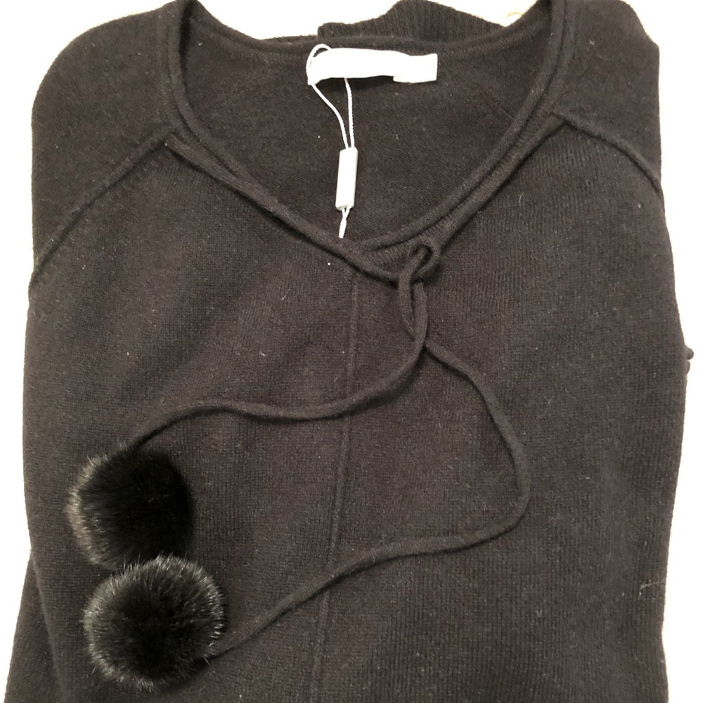 New Black inCashmere Sweater with Fur Pompom tie